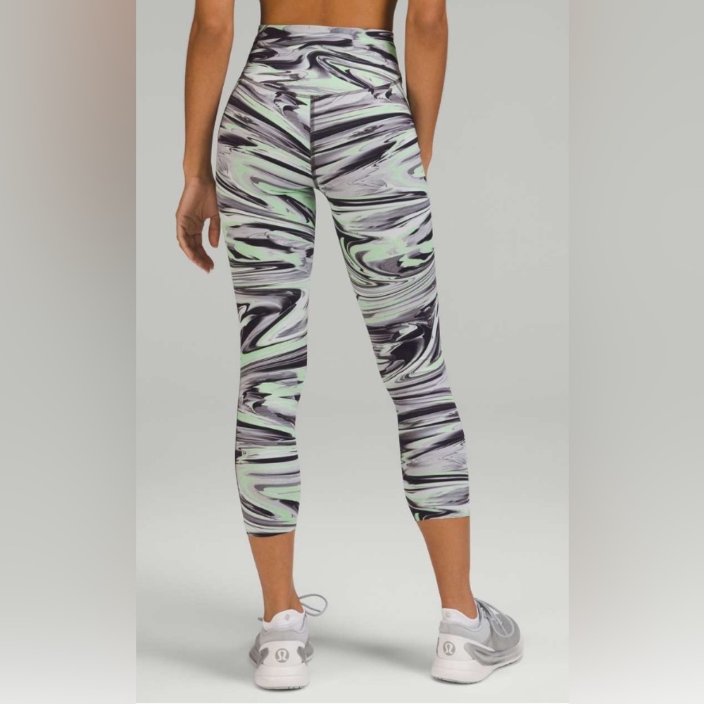 NWOT Lululemon Base Pace HR 23” Crop- Size 6 - Picture 2 of 7